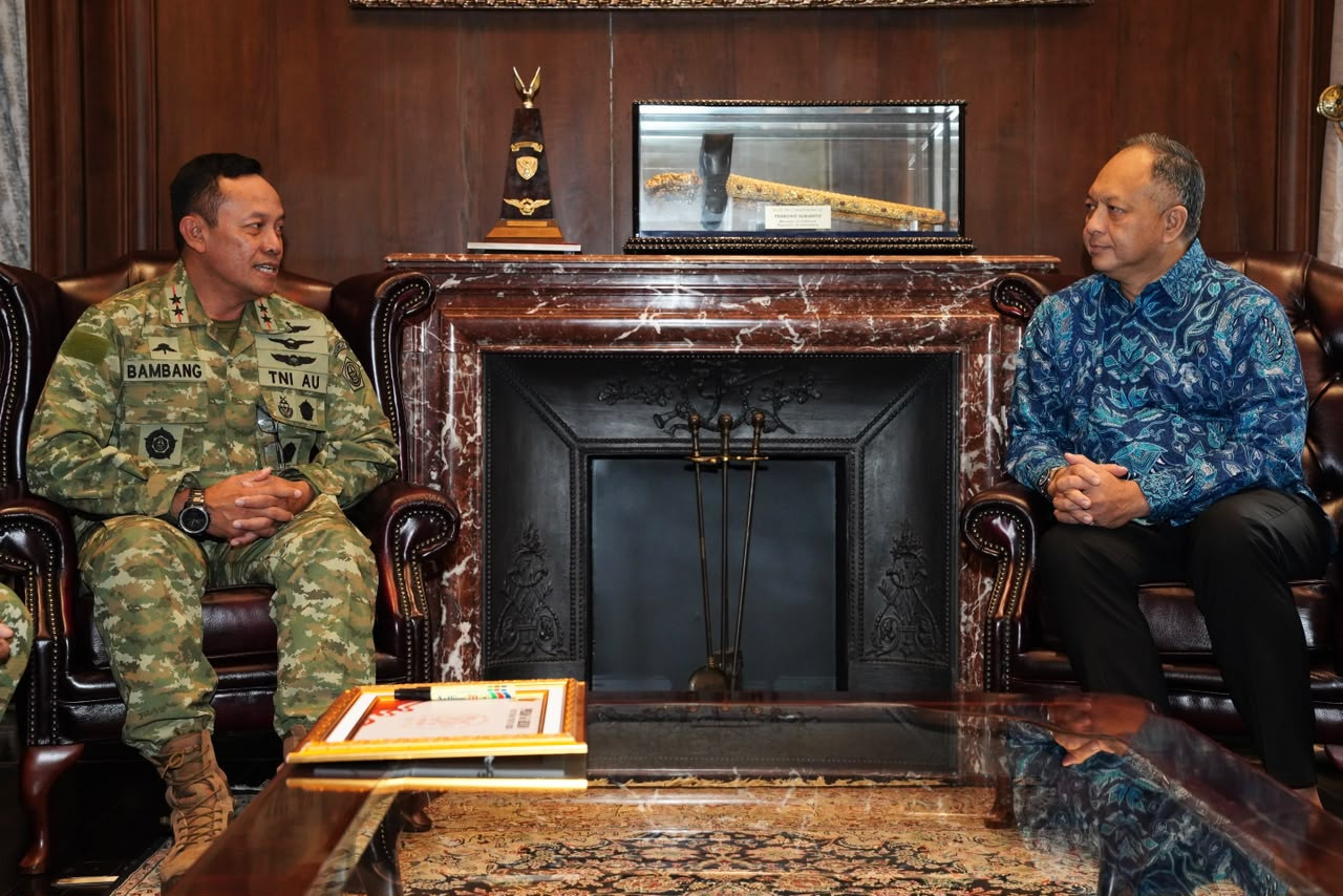 Wadan Kodiklat TNI Anjangsana Ke Kediaman Marsekal TNI (Purn) Fadjar Prasetyo