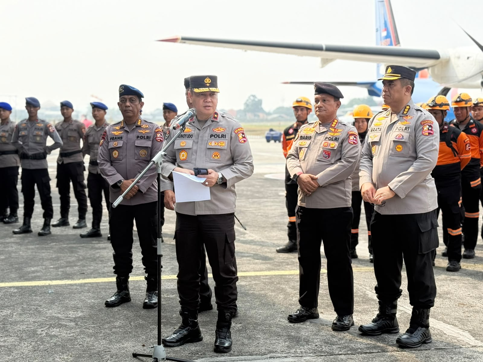 Terus Bergerak, Polri Kembali Kirim Personel K9 dan 2,5 Ton Logistik untuk Korban Gempa NTT