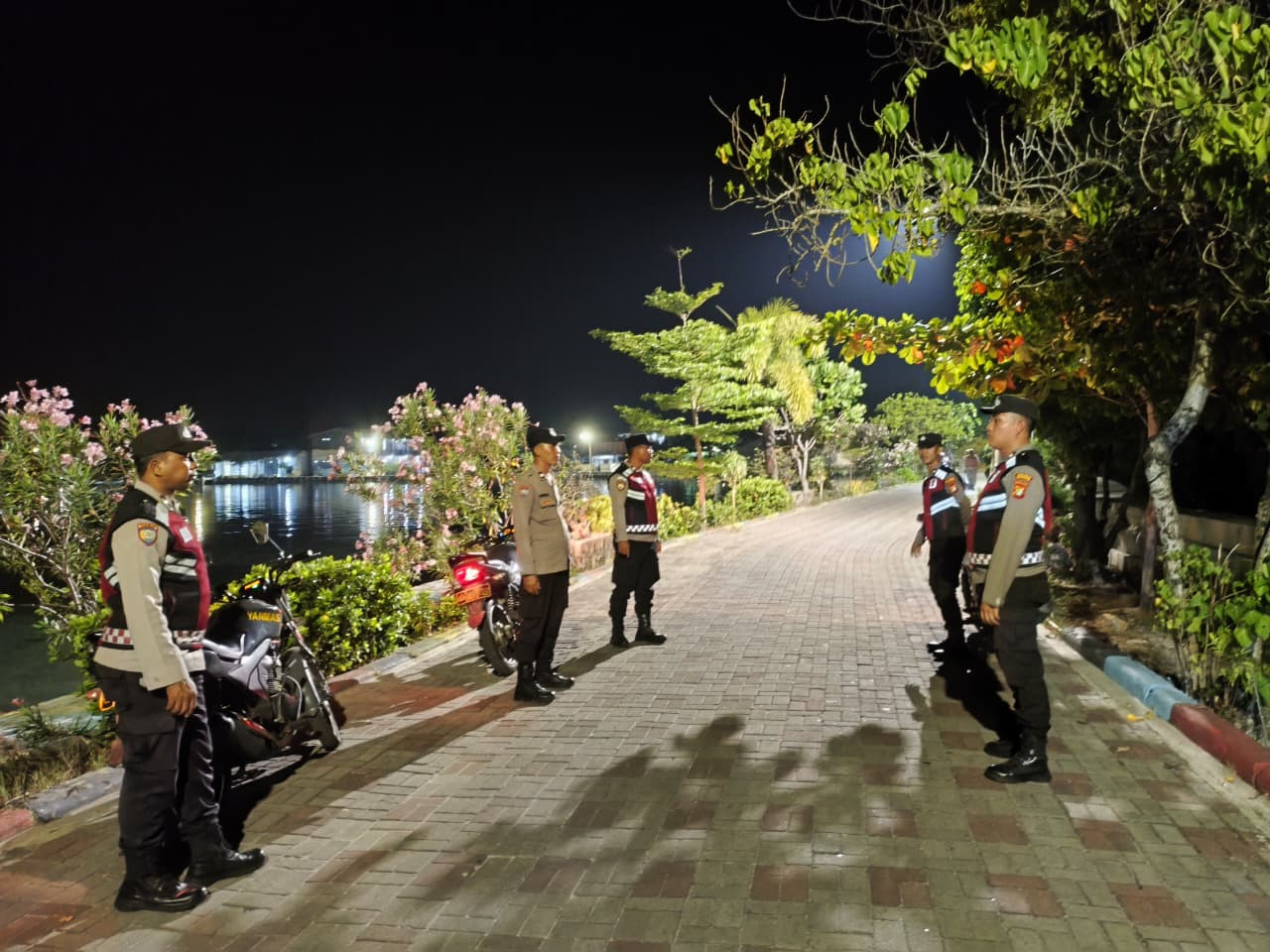 Jakarta On The Spot, Polsek Kepulauan Seribu Utara Sosialisasikan Layanan Polisi 110 dan Perkuat Kamtibmas Dini Hari