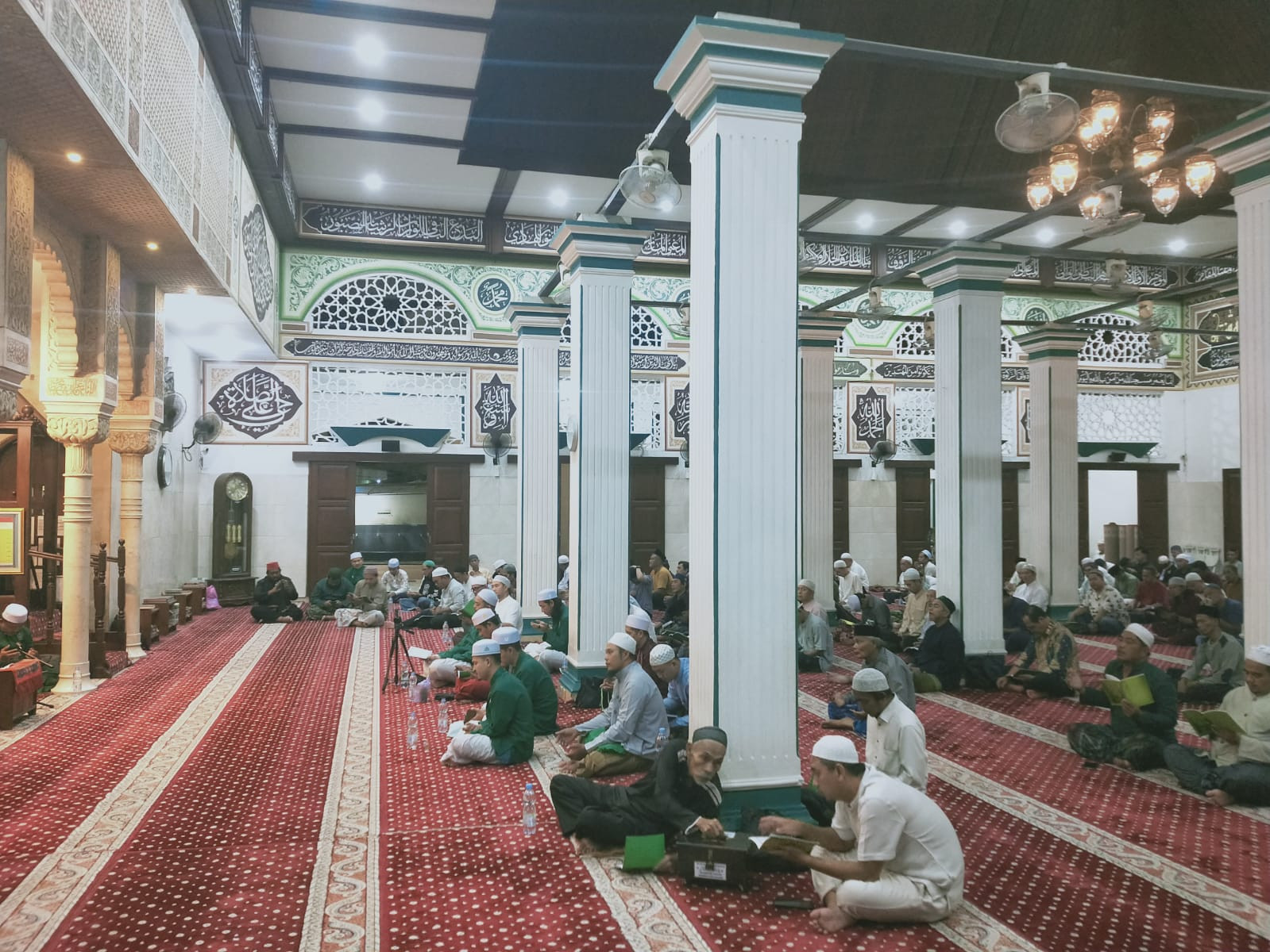 Perkuat Ukhuwah Islamiyah, Ratusan Jamaah Hadiri Kliwonan di Keramat Luar Batang