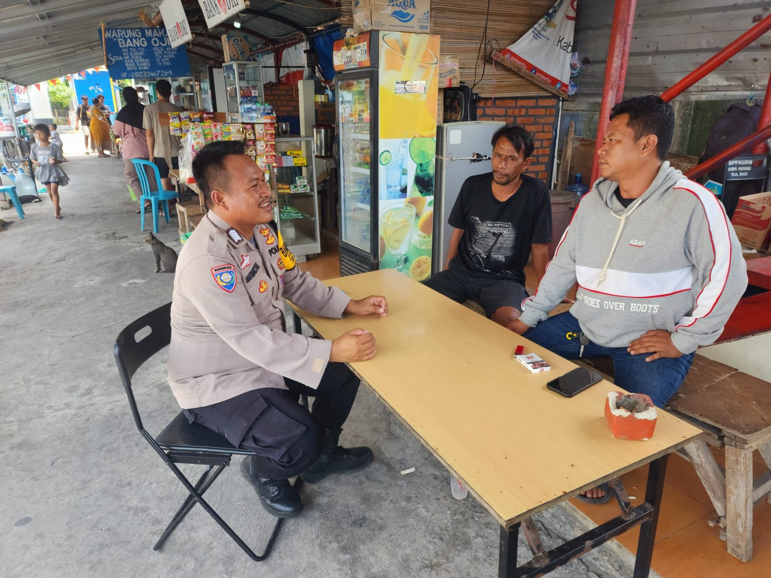 Bhabinkamtibmas Pulau Pramuka Sosialisasikan Layanan Polisi 110, Ajak Warga Jaga Keamanan