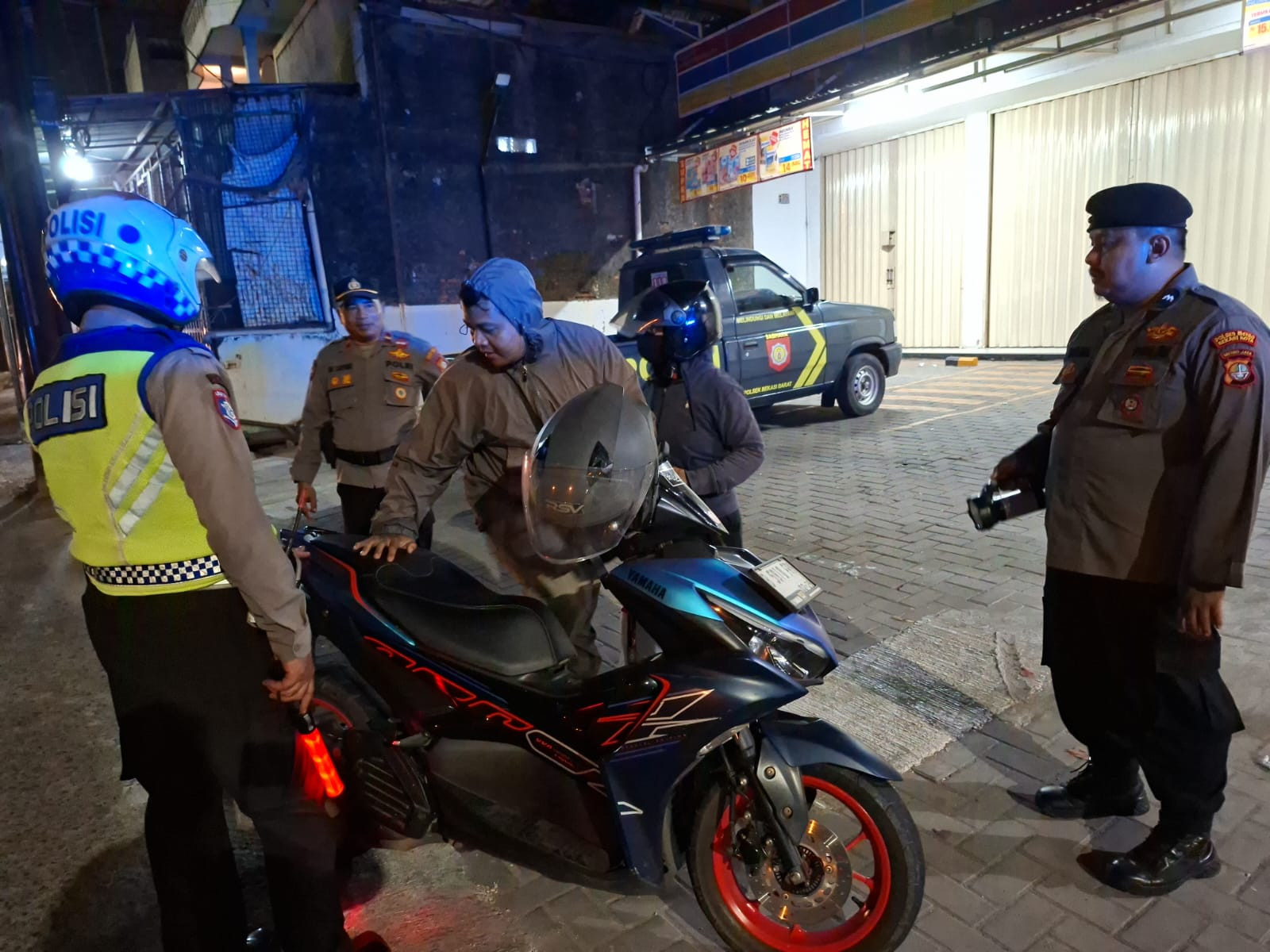 Jaga Jakarta On The Spot, Polsek Bekasi Barat Gelar Razia Stasioner dan Patroli Antisipasi Tawuran serta Kejahatan Jalanan