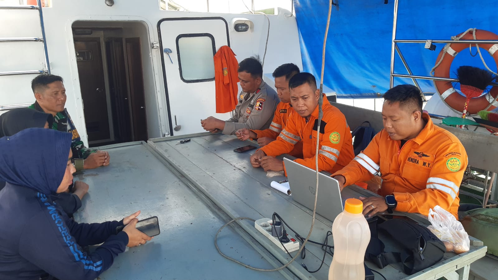 Bertindak Cepat, Pos TNI AL Medan Labuhan Bantu Proses Pencarian Nelayan Tenggelam di Perairan Belawan