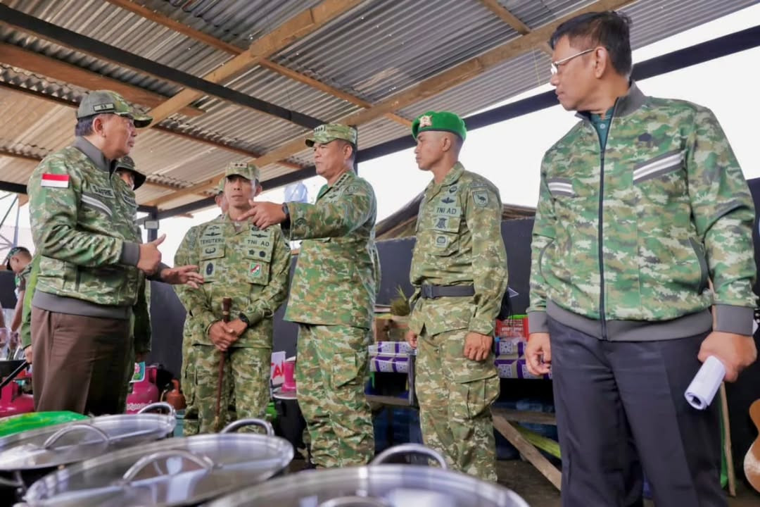Wapang TNI Dampingi Menhan RI Tinjau Yonif TP 808/Mbaham Matta di Papua Barat