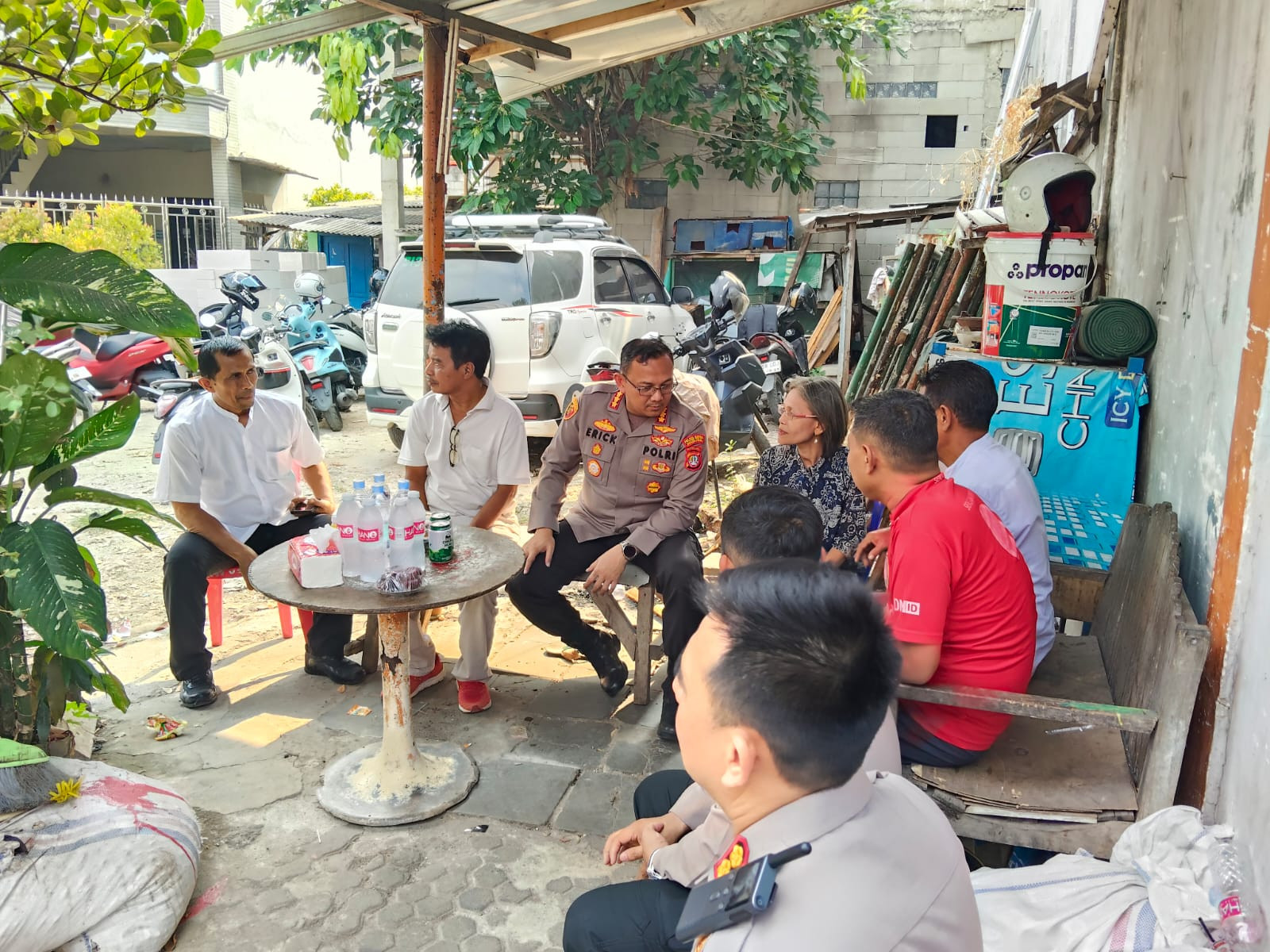 On The Spot Jaga Jakarta, Kapolres Metro Jakarta Utara Ajak Warga Kelapa Gading Barat Perkuat Sinergi Keamanan Lingkungan