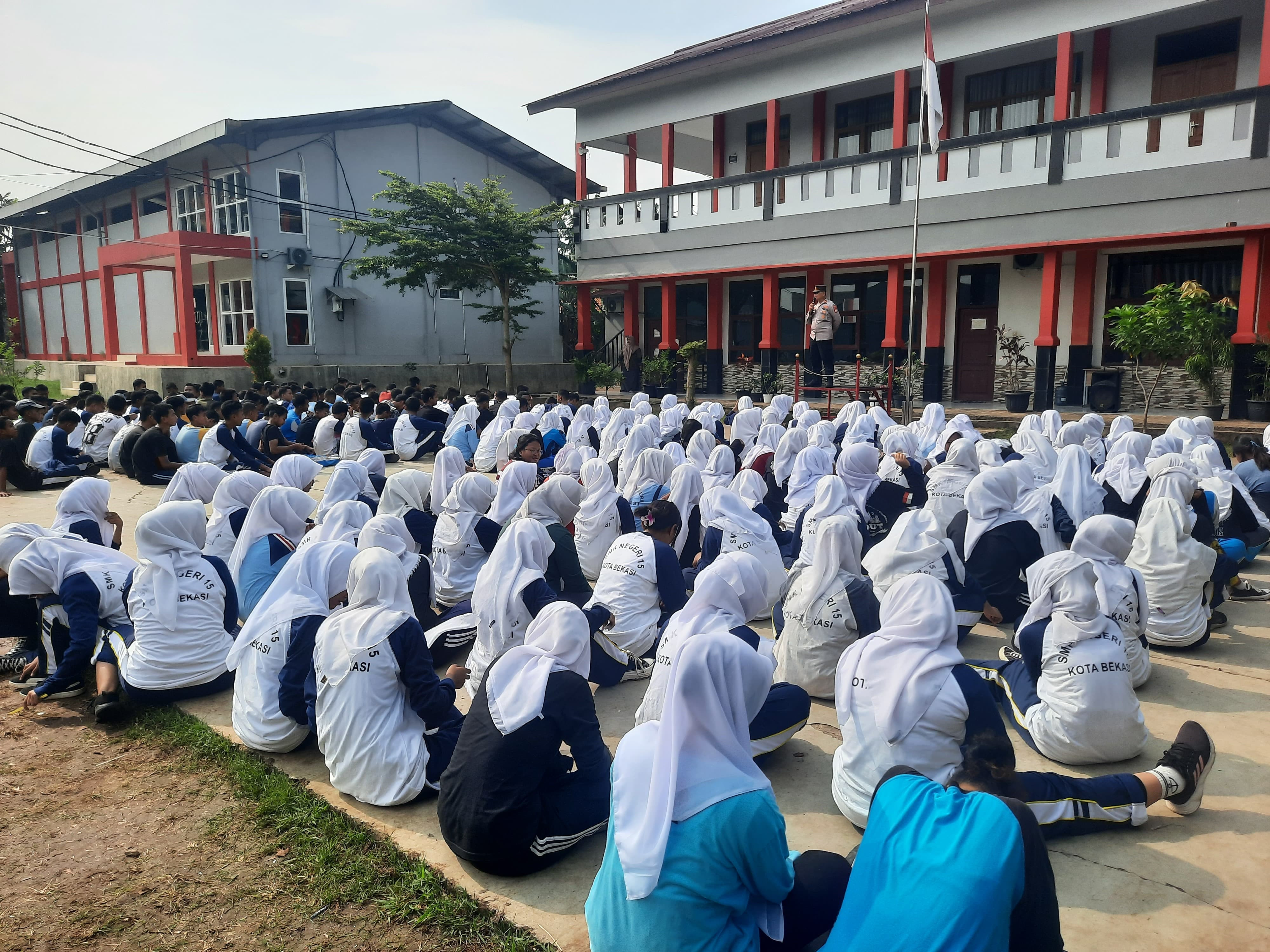 Penyuluhan dan PBB kepada Siswa/i SMKN 15 Kota Bekasi oleh Kanit Binmas Polsek Bantar Gebang