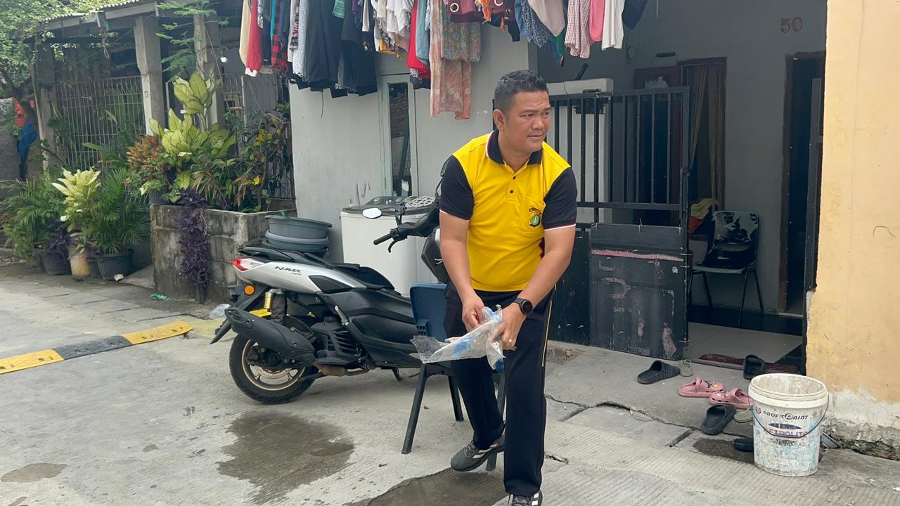 Polsek Koja Gelar Bakti Sosial dan Bakti Religi Sambut Natal 2025 di Gereja Pentakosta Plumpang