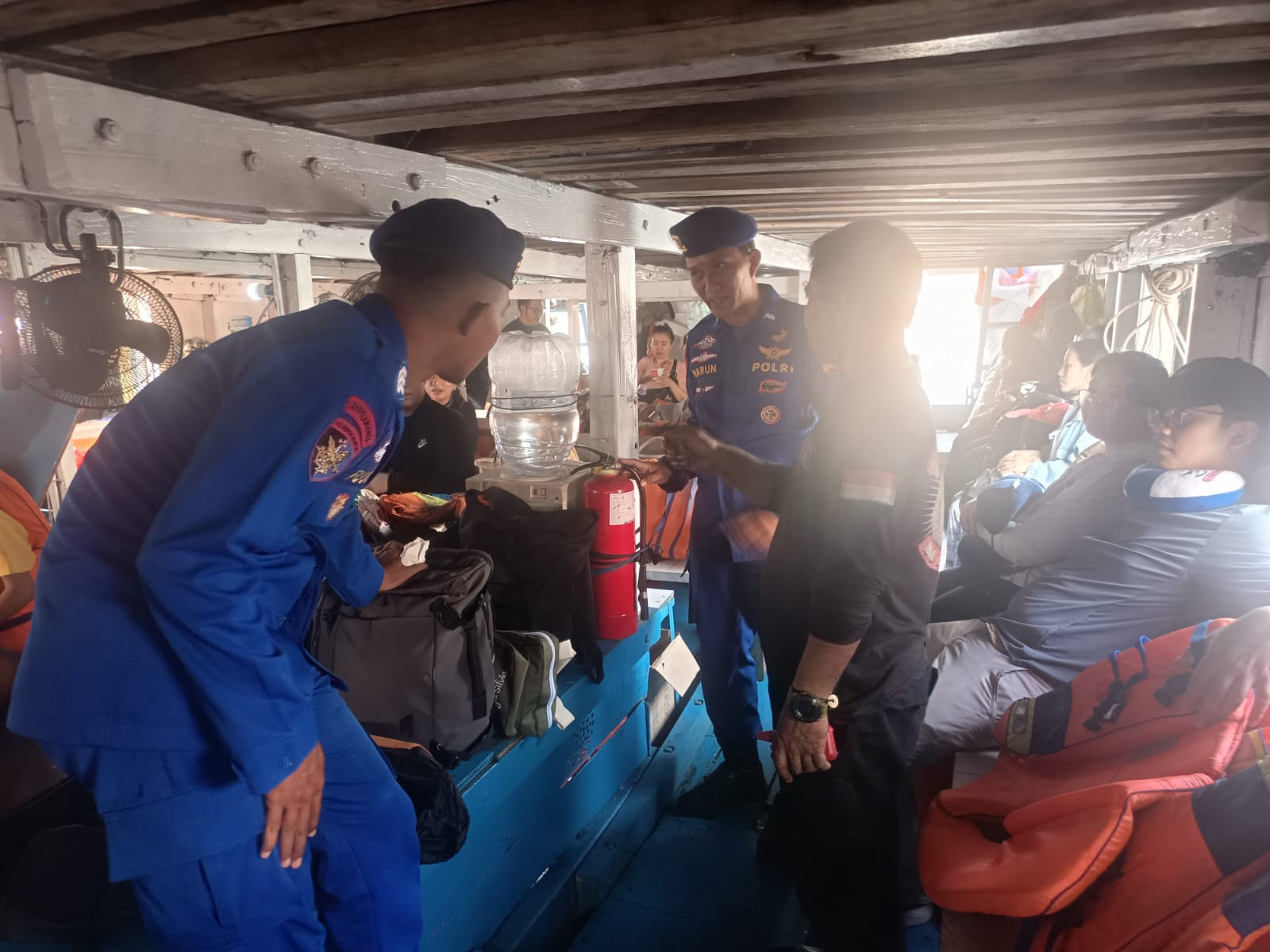 Jakarta On The Spot, Satpolairud Polres Kepulauan Seribu Sosialisasikan Layanan Polisi 110 dan Ajak Nelayan Tolak Alat Tangkap Terlarang