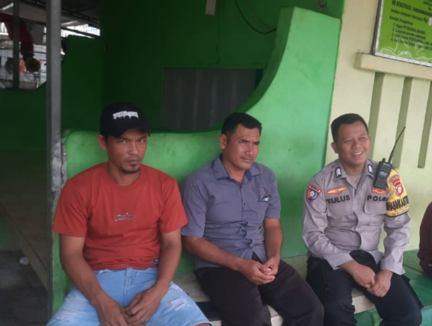 Bhabinkamtibmas Pulau Lancang Sosialisasikan Layanan Call Center 110, Ajak Warga Dukung Program Jaga Jakarta