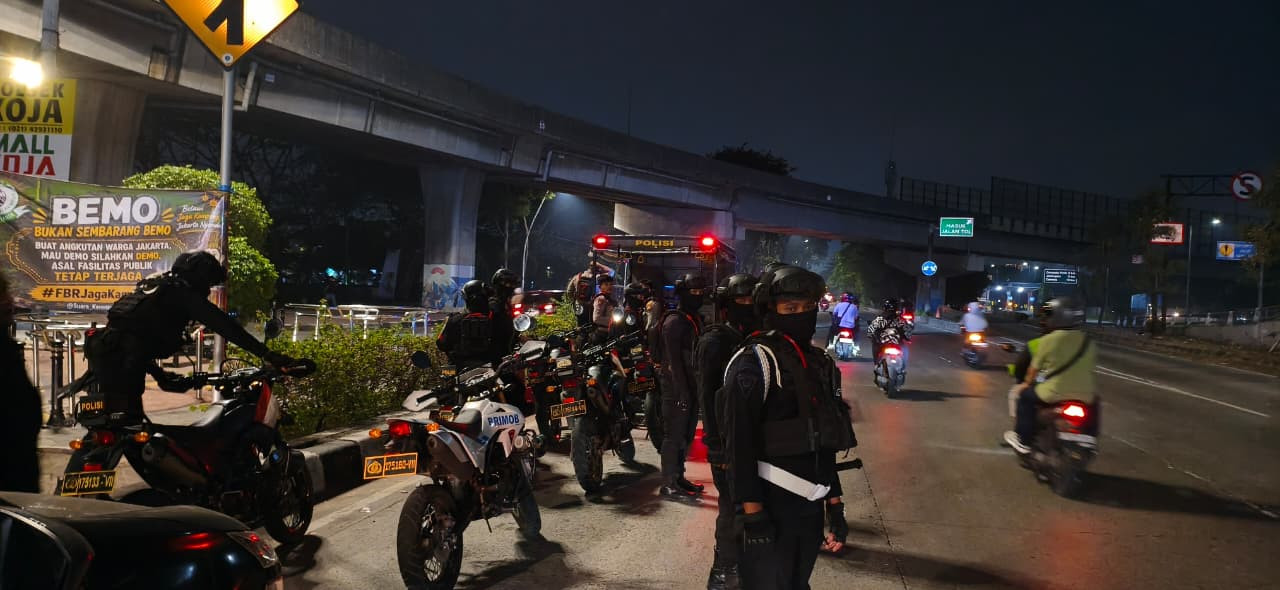 Brimob Polda Metro Jaya Amankan Pengendara Mabuk Tanpa Surat Kendaraan di Jakut