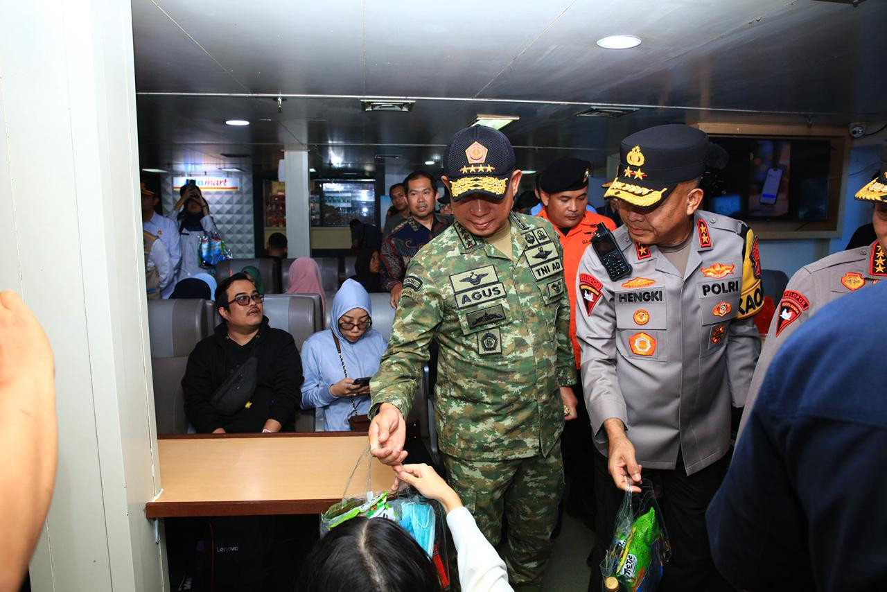 Dukung Kelancaran Mudik, Panglima TNI Bersama Kapolri Tinjau Fasilitas Pelabuhan Merak