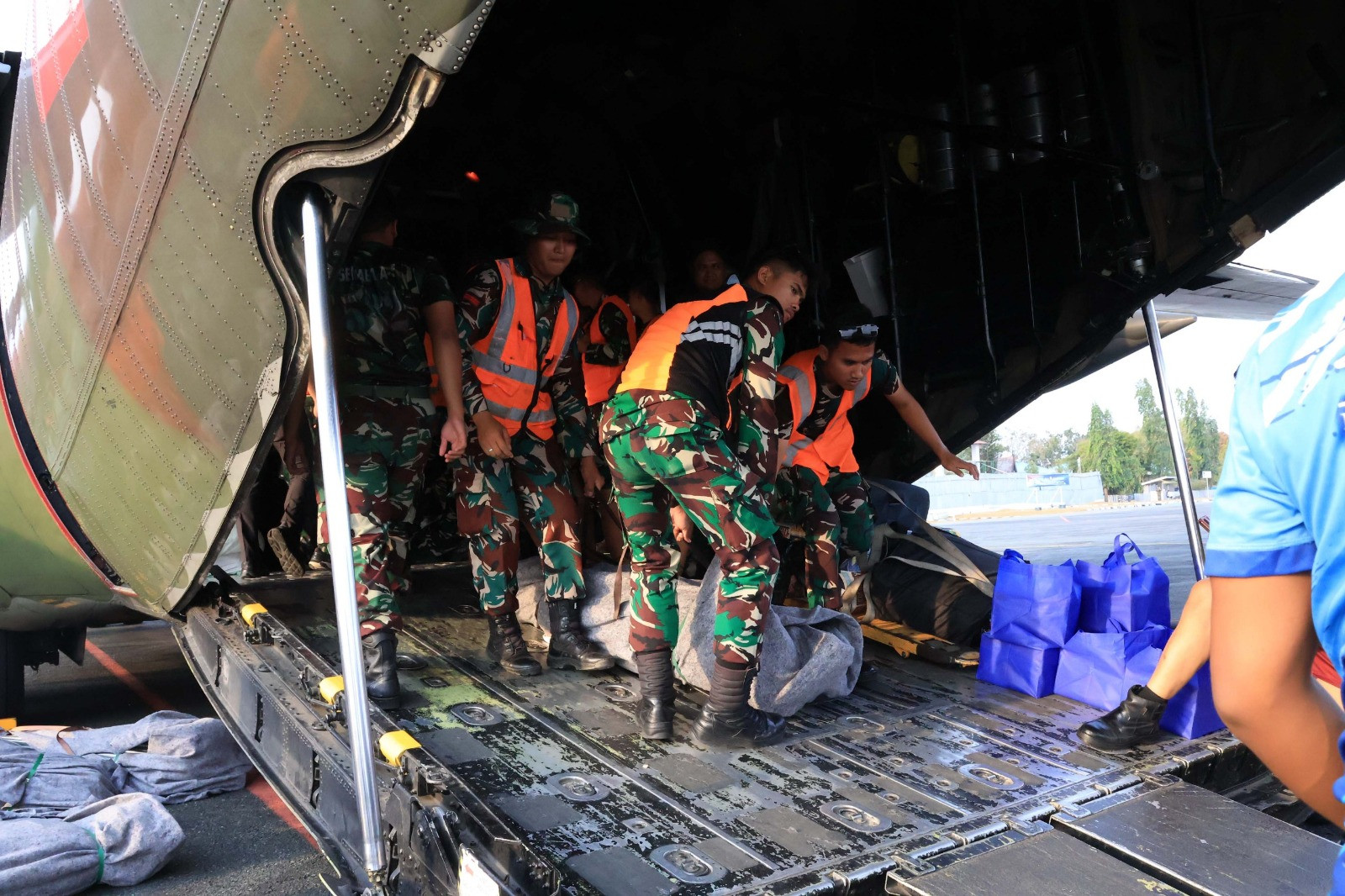 Hercules TNI AU Mendarat di Lanud Sjamsudin Noor Bawa Kekuatan Baru dari Kemhan RI, Penanganan Karhutla Kalimantan Selatan Kian Diperkuat