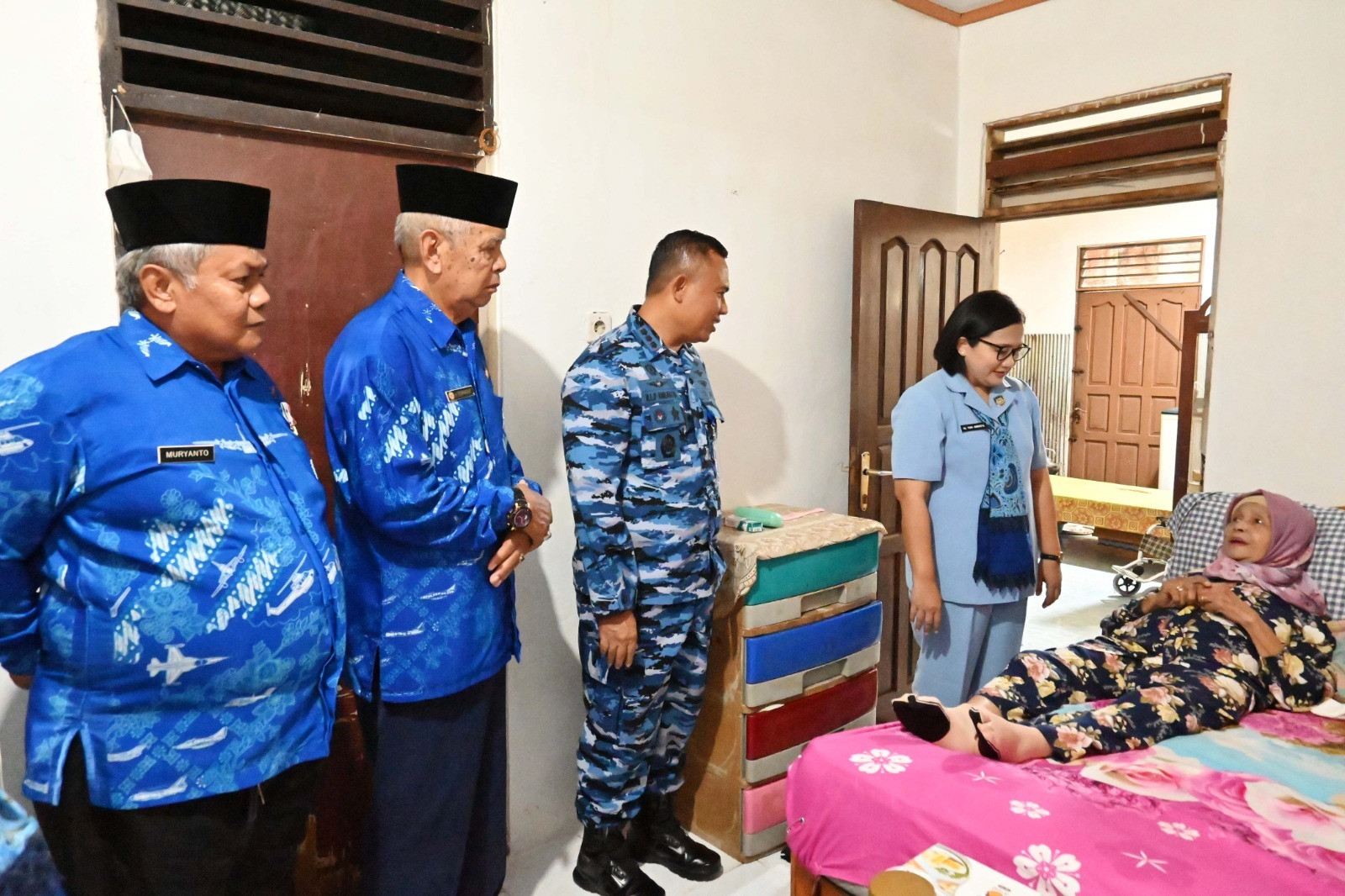 Berbagi Kasih dan Kepedulian di Hari Bakti Ke-79 TNI AU, Lanud Sjamsudin Noor Hadirkan Senyum untuk Anak Yatim dan Purnawirawan