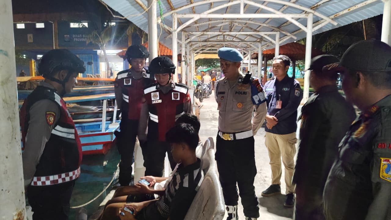 Polsek Kepulauan Seribu Utara Gelar Patroli Malam Aman Nusa I 2025 Bersama TNI dan Stakeholder