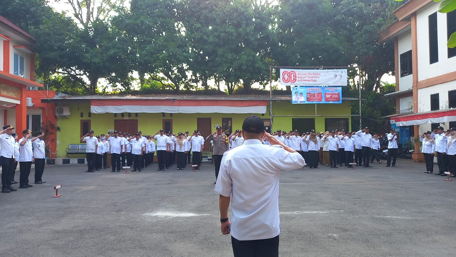 Apel Gabungan Tiga Pilar: Waka Polsek Bekasi Barat Sampaikan Himbauan Kamtibmas
