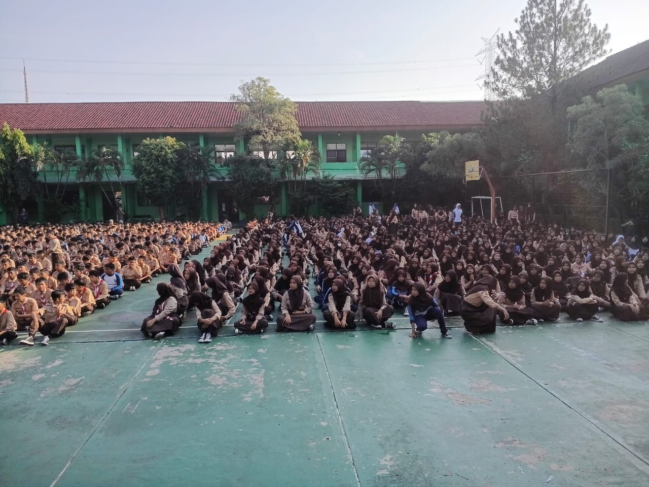 Edukasi Ribuan Pelajar, Polsek Bekasi Utara Gelar Binluh Kenakalan Remaja di SMPN 5