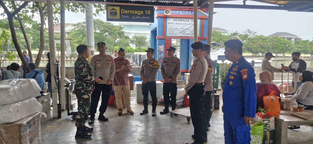 Wakapolres Kepulauan Seribu Pimpin Strong Point di Dermaga Marina Ancol, Sosialisasikan Layanan Darurat 110