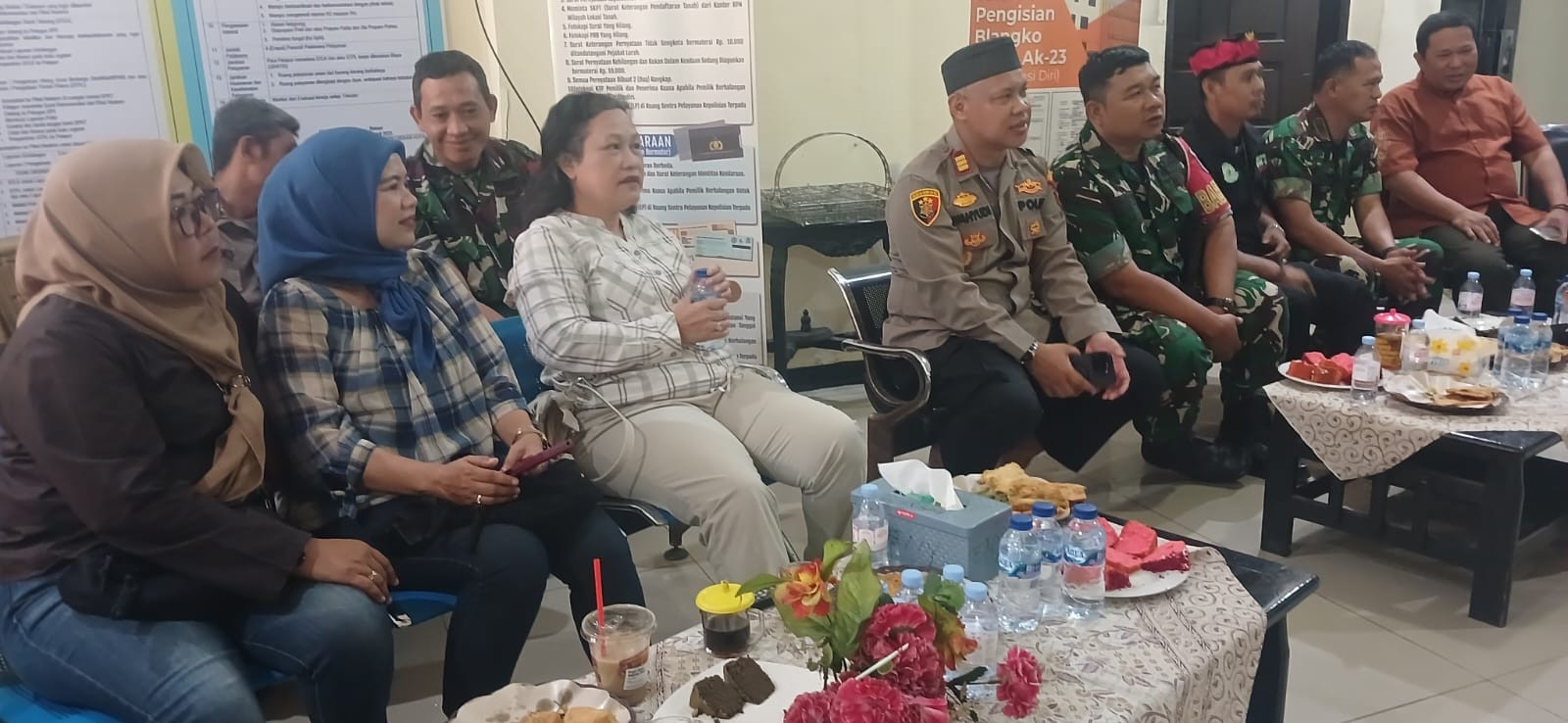 Polsek Bekasi Barat Gelar Nobar Piala Dunia, Pererat Sinergi Bersama TNI, DPRD dan Masyarakat