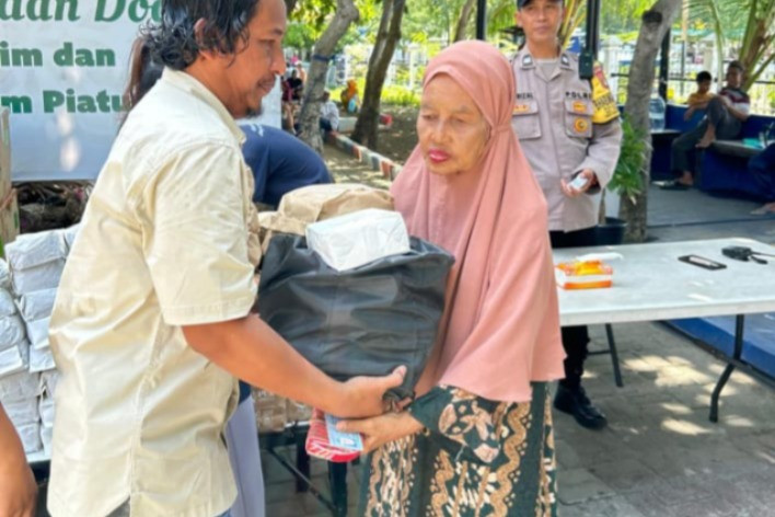 Polsek Kepulauan Seribu Utara Salurkan 428 Paket Sembako untuk Jompo Dhuafa dalam Program Polri Peduli