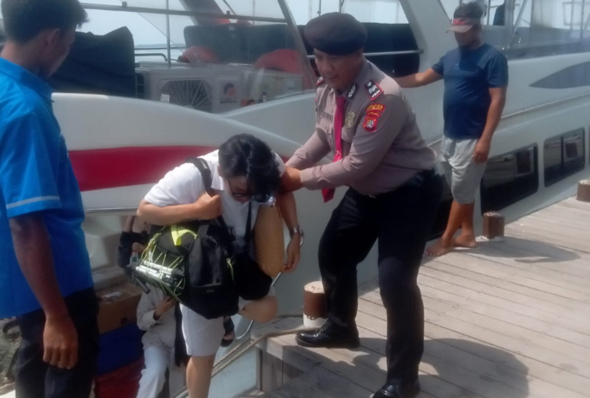 Jakarta On The Spot, Polres Kepulauan Seribu Perkuat Pelayanan Humanis di Dermaga Melalui Bantuan Penumpang dan Sosialisasi Layanan Polisi 110