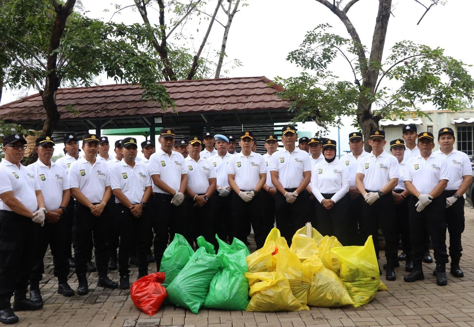 Polres Kepulauan Seribu Laksanakan Apel Pencanangan Kebersihan dan Pemilahan Sampah