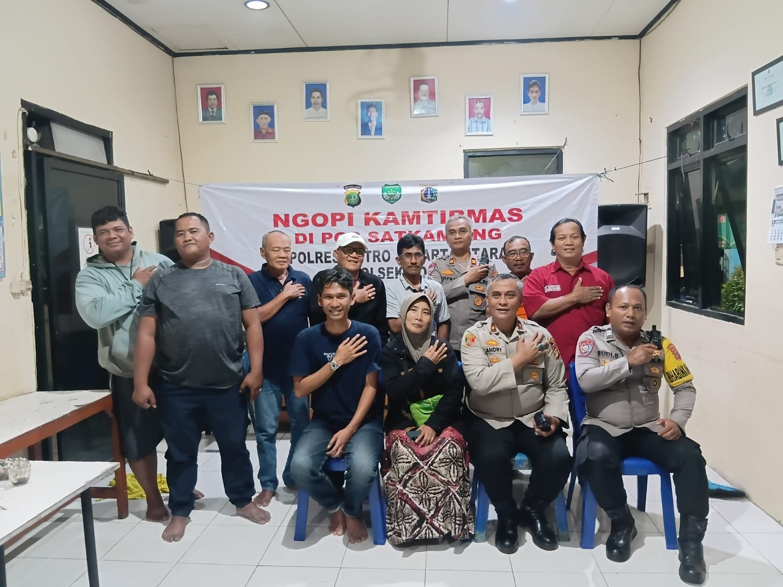 Kapolsek Koja Ajak Warga Aktif Jaga Keamanan Lewat Ngopi Kamtibmas di Kampung Beting