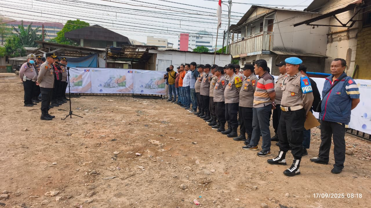 Polsek Pademangan Gelar Apel Pengamanan Program “Jaga Jakarta+ dan Jaga Lingkungan” Dukung Pencanangan 3 Juta Rumah