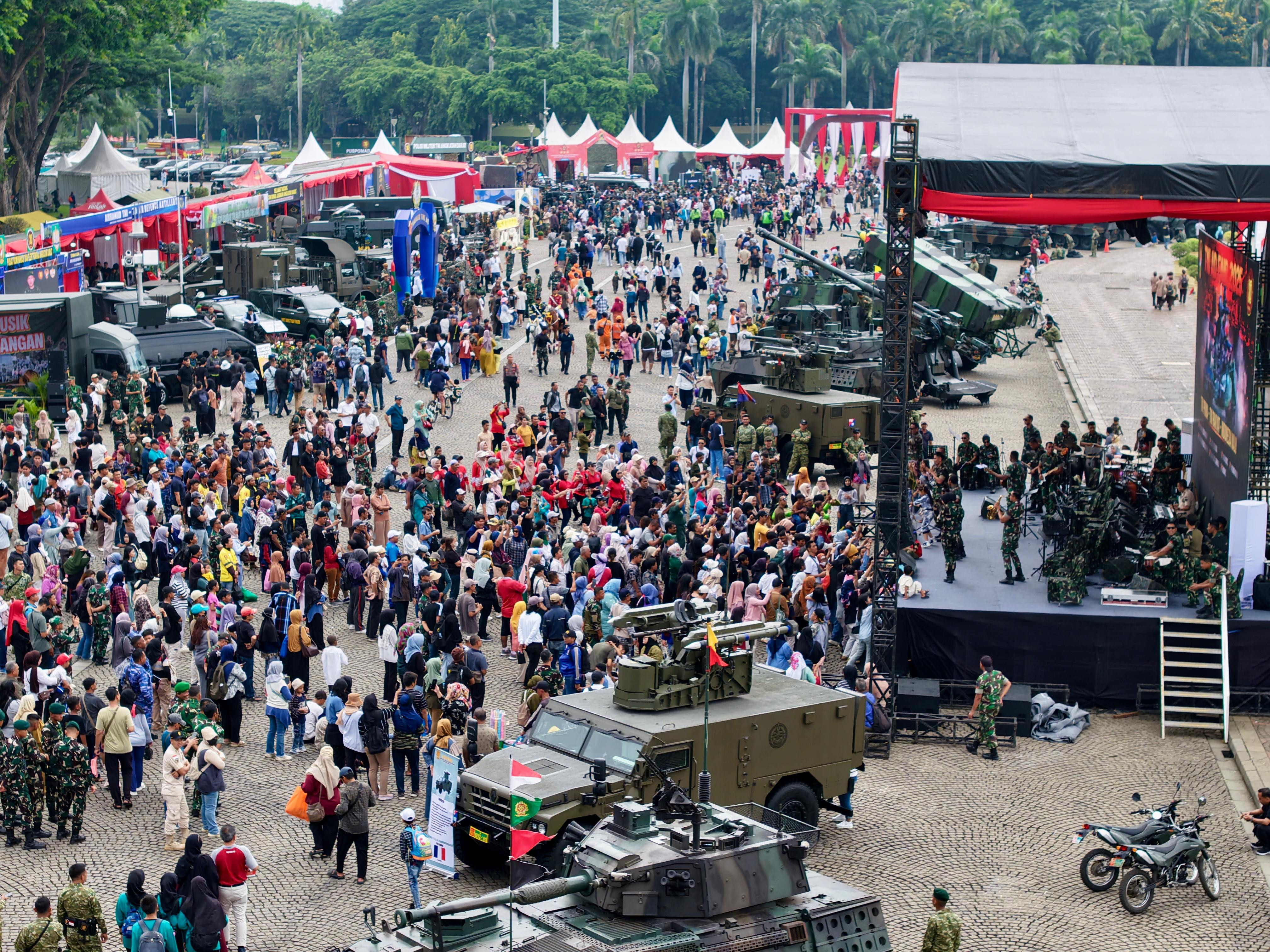 Hari Pertama TNI AD Fair 2025, Stand Rekrutmen Prajurit Jadi Magnet Pengunjung