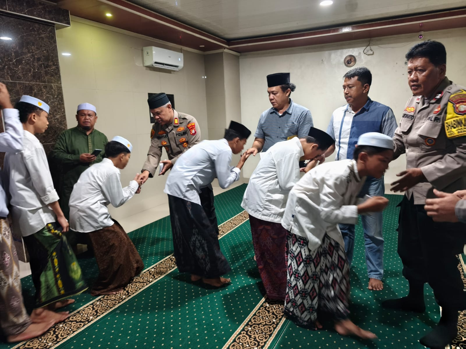 Polsek Bekasi Barat Santuni Anak Yatim, Wujud Empati dan Kepedulian Sosial