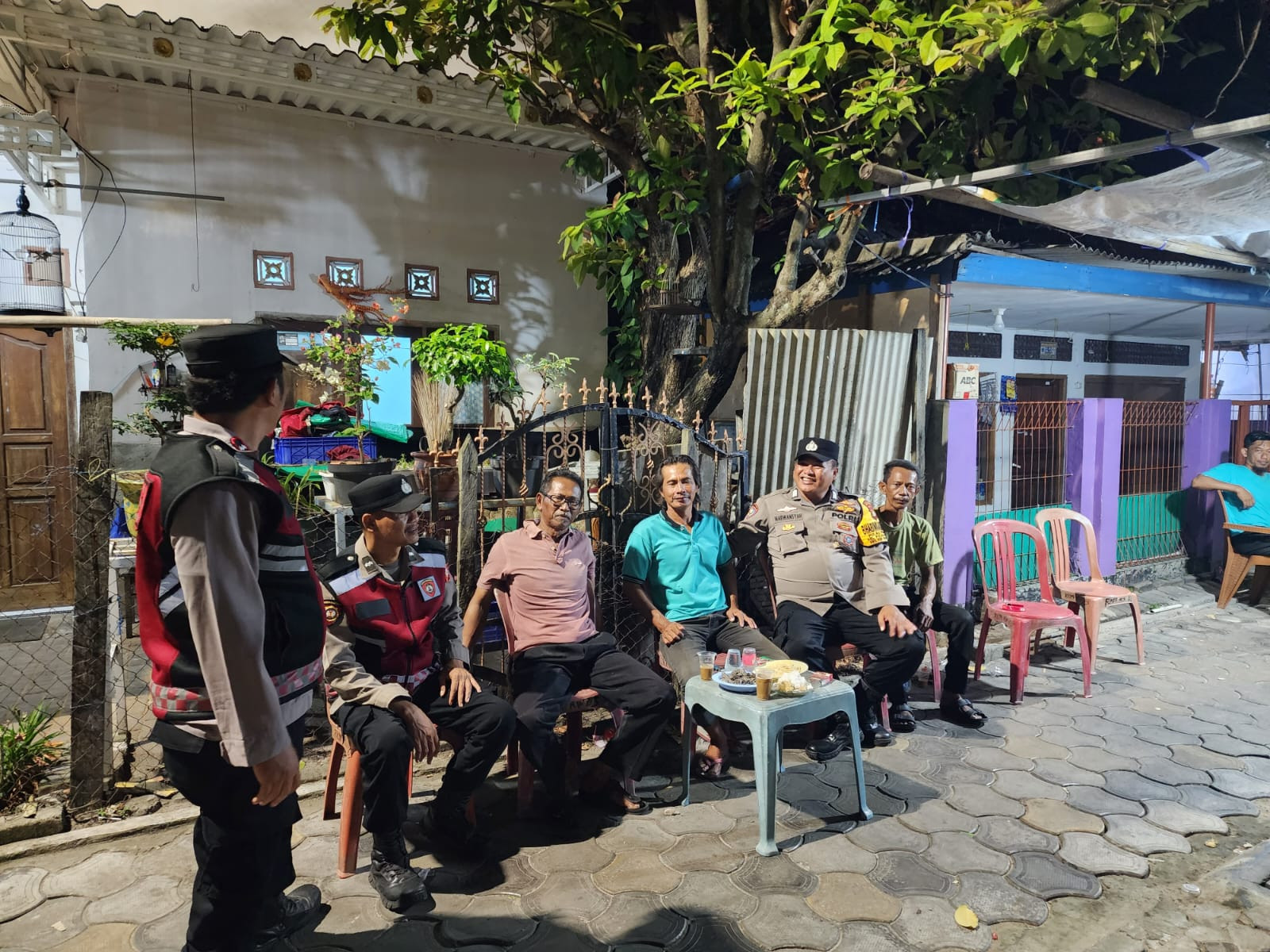 Jakarta On The Spot Dini Hari, Polsek Kepulauan Seribu Utara Tingkatkan Patroli Dialogis dan Sosialisasi Layanan Polisi 110