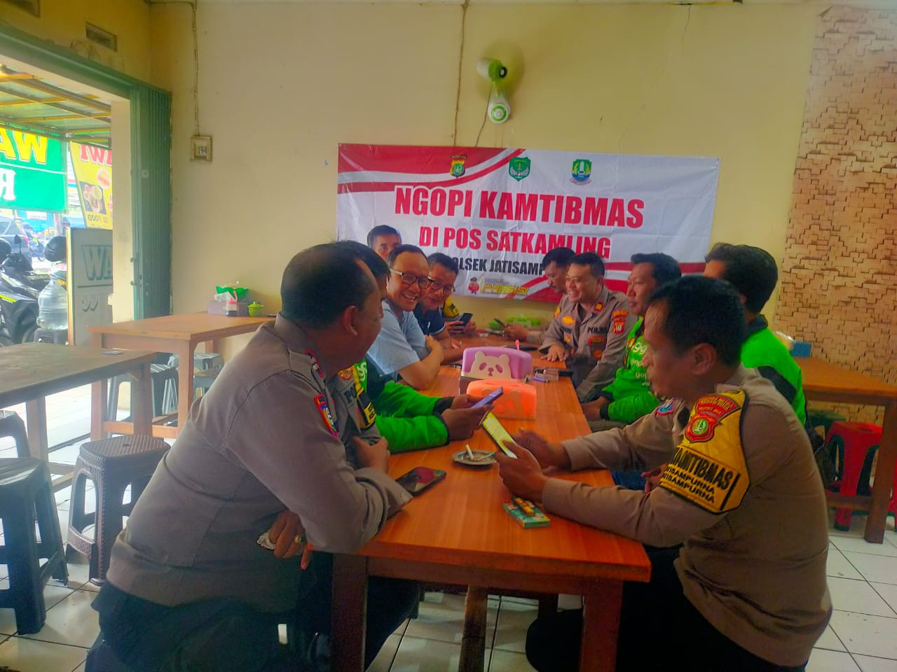 Gandeng Ojol dan Warga, Polsek Jatisampurna Perkuat Deteksi Dini Lewat Ngopi Kamtibmas