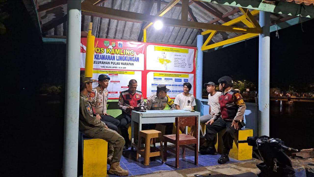 Polres Kepulauan Seribu Gencarkan Siskamling Laut: Jaga Keamanan, Antisipasi Cuaca Buruk, dan Sosialisasikan Layanan 110