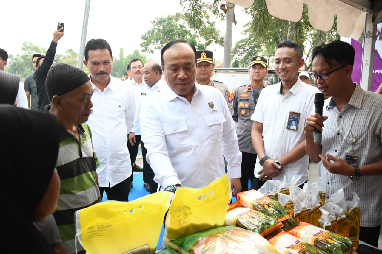 Polri Distribusikan 6 Ton Beras Menggelar Gerakan Pasar Murah di Madiun, Sinergi dengan Bulog Tekan Inflansi