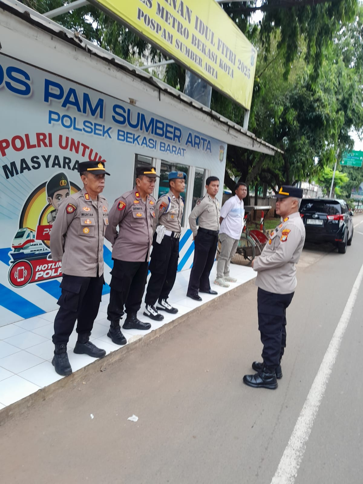 Kapolsek Bekasi Barat Pimpin Apel Pelayanan Kegiatan Masyarakat dan Penyekatan Massa Anarko