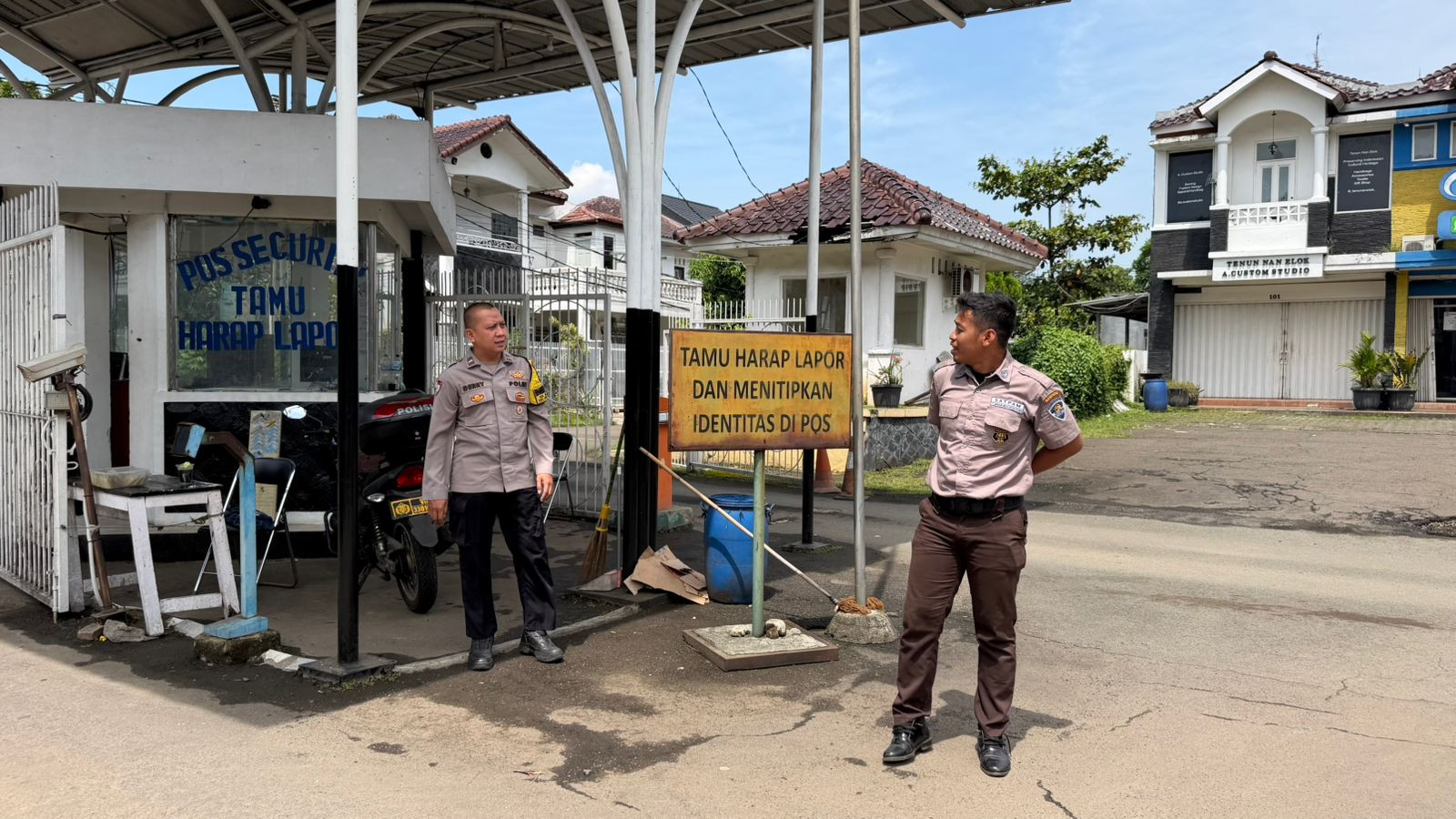 Bhabinkamtibmas Jatikarya Intensifkan Patroli Dialogis dan Pengecekan Rumah Kosong Ditinggal Mudik