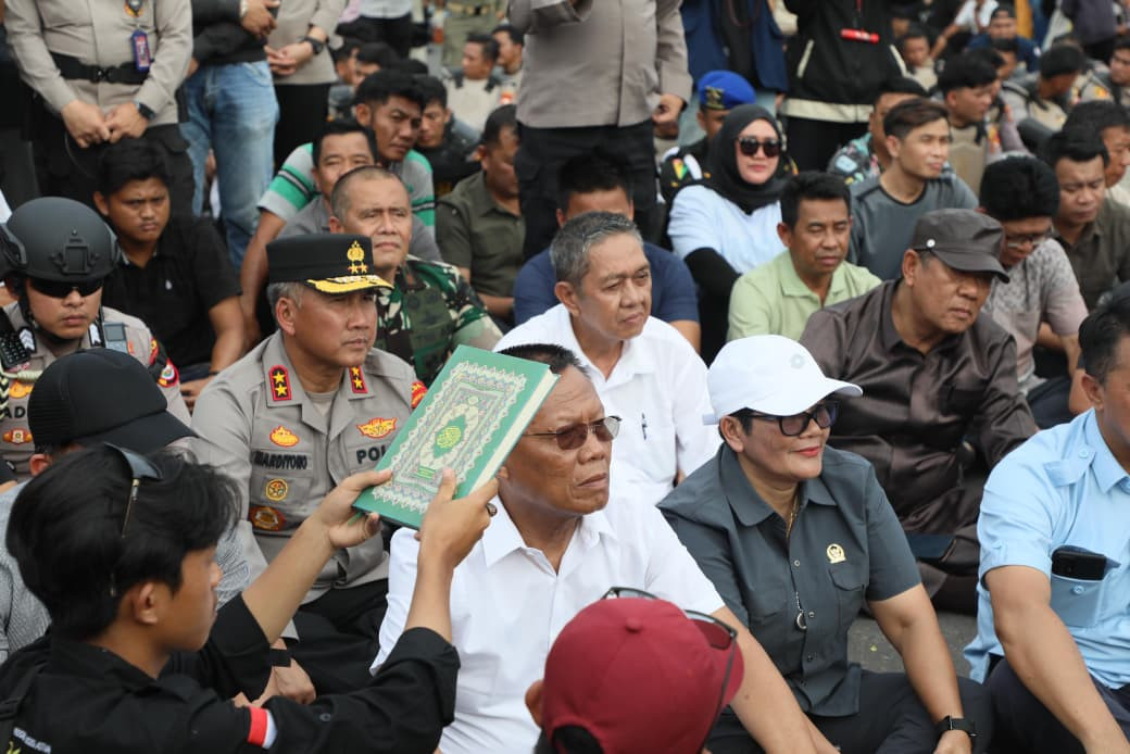 Duduk Bersama Massa, Kapolda Pastikan Unjuk Rasa di DPRD Bengkulu Kondusif