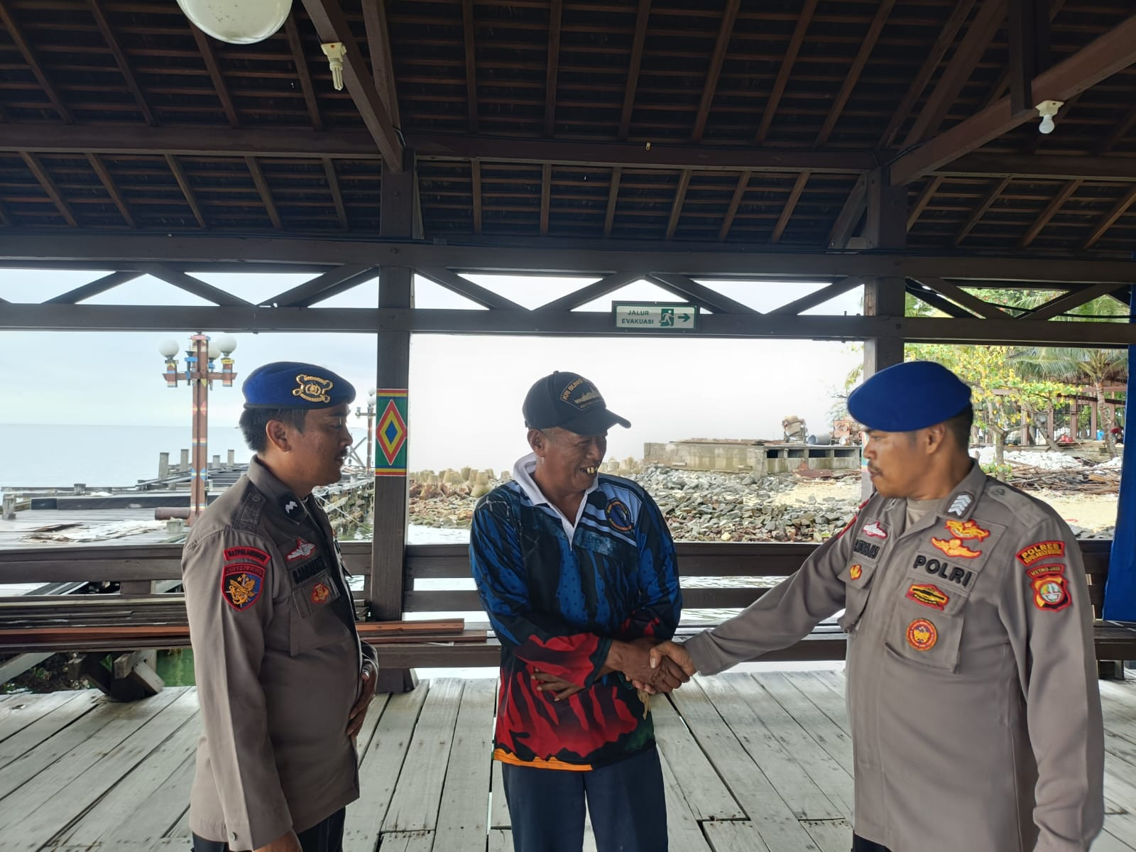 Patroli Dialogis Laut Satpolairud Polres Kepulauan Seribu Antisipasi Kejahatan dan Jaga Kamtibmas Tetap Kondusif