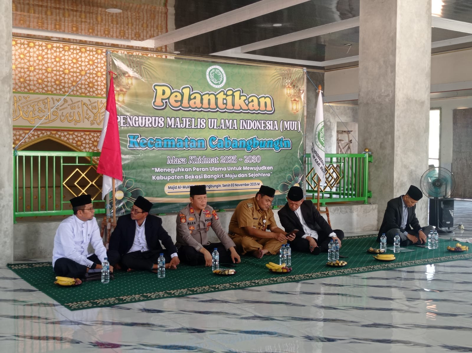 Kapolsek Cabangbungin Hadiri Pelantikan Pengurus MUI Cabangbungin Periode 2025–2030, Teguhkan Peran Ulama untuk Bekasi Bangkit dan Sejahtera