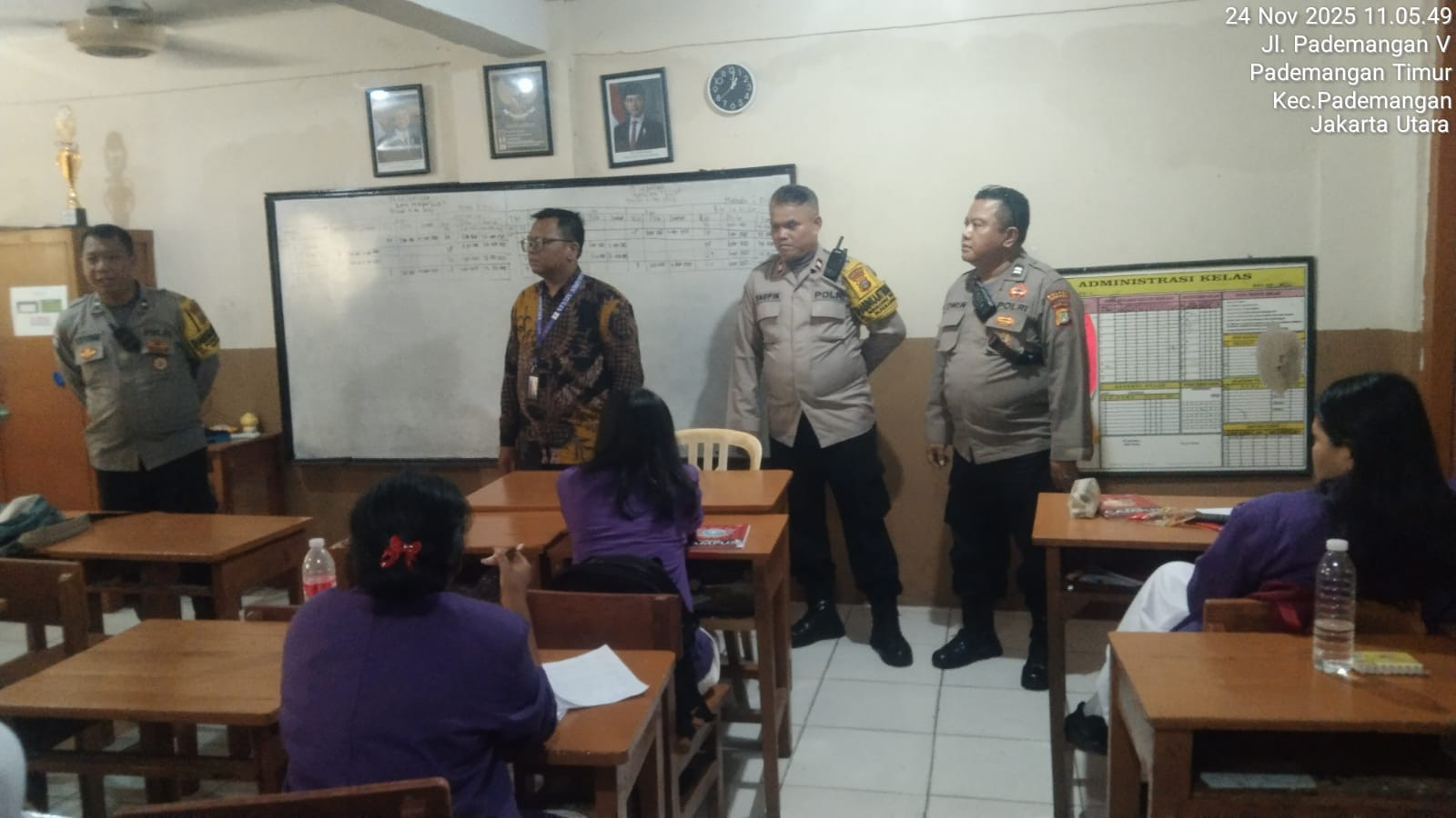 Polsek Pademangan Sosialisasikan Bahaya Narkoba dan Kenakalan Remaja di SMK Harapan Mulia