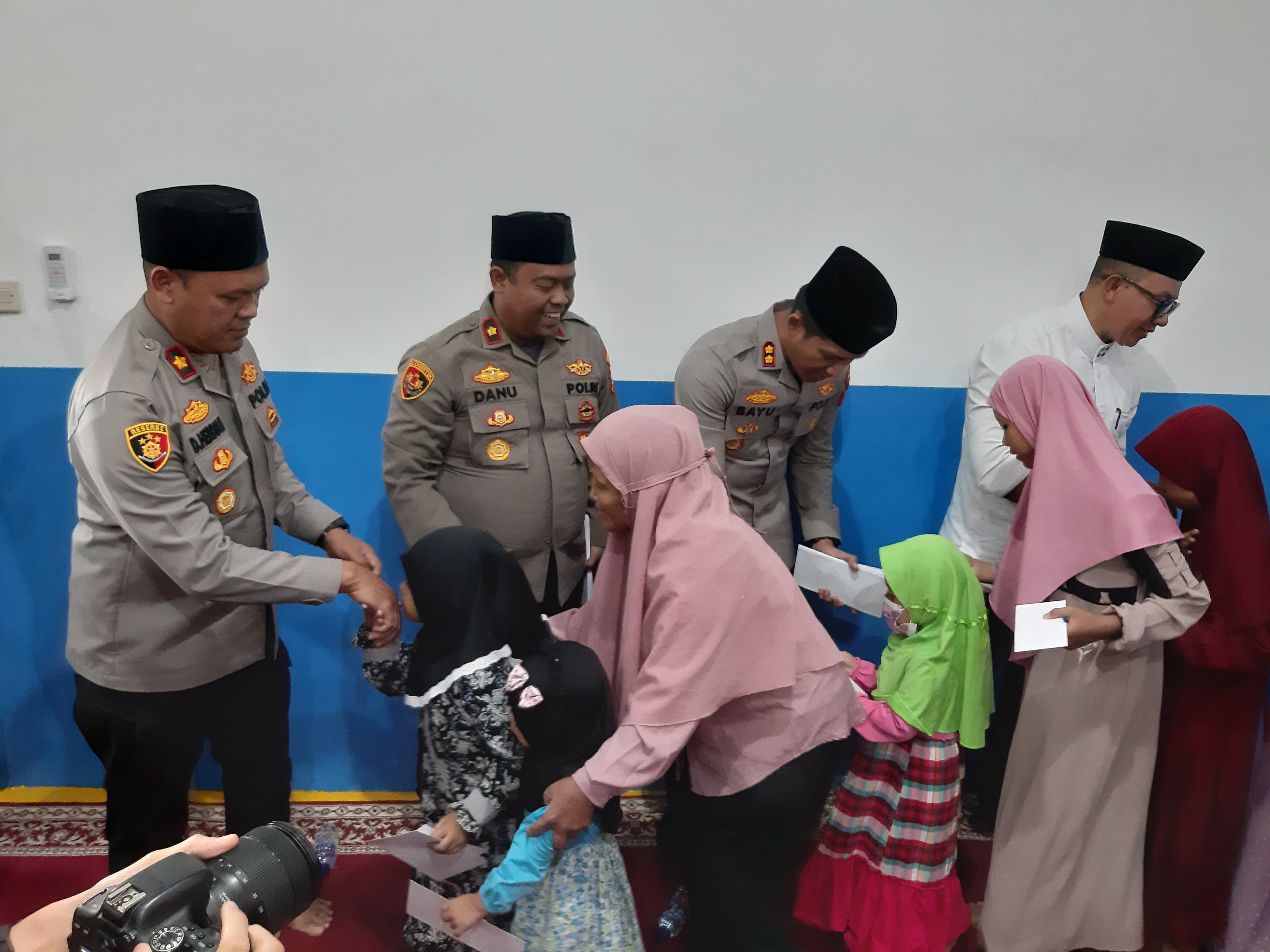 Polres Metro Bekasi Kota Gelar Tasyakuran dan Santunan Anak Yatim di SPPG Pekayon Jaya, Wujud Kepedulian Polri terhadap Kesehatan dan Kemanusiaan