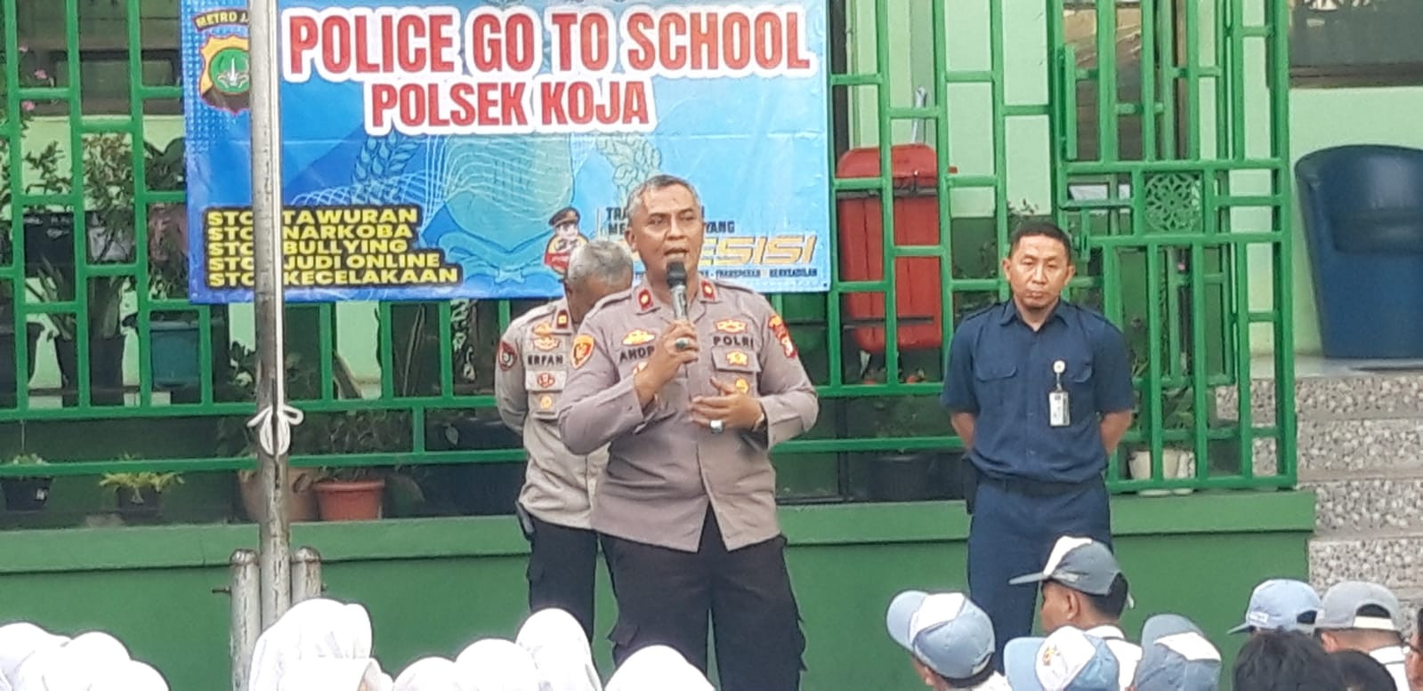 Polsek Koja Gelar “Police Go To School” di SMA Al-Khairiyah, Ajak Pelajar Cegah Tawuran dan Bullying