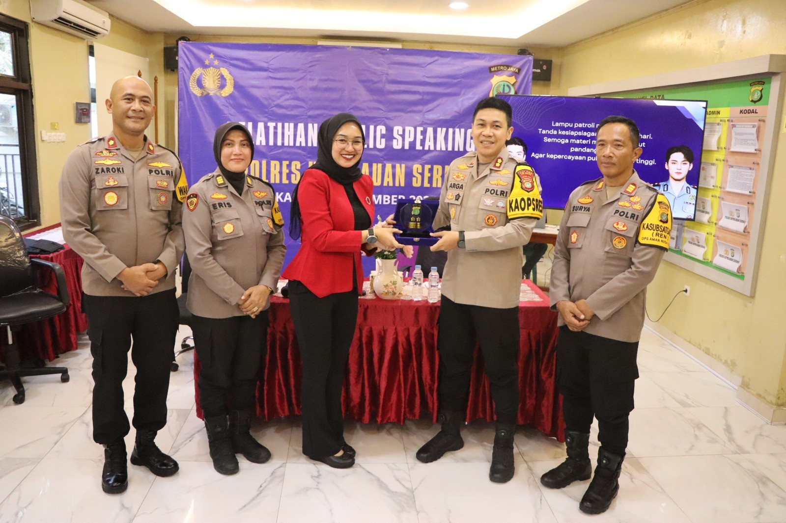 Pelatihan Public Speaking Digelar Polres Kepulauan Seribu, Kapolres: Kemampuan Komunikasi Anggota Harus Naik Kelas