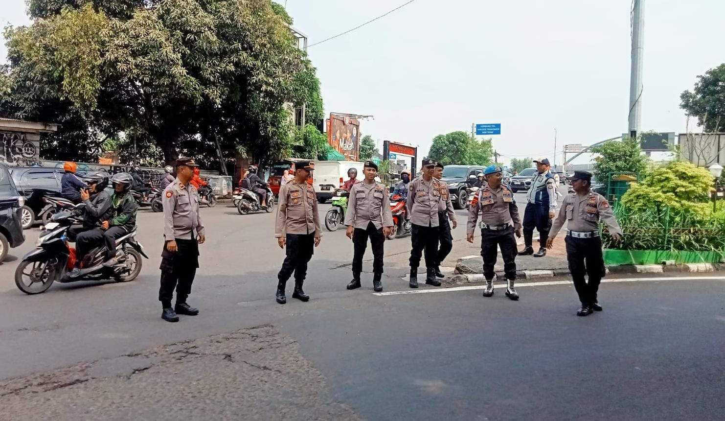 Polsek Pondok Gede Gelar Apel Pengamanan Penyekatan Massa Aksi Unjuk Rasa