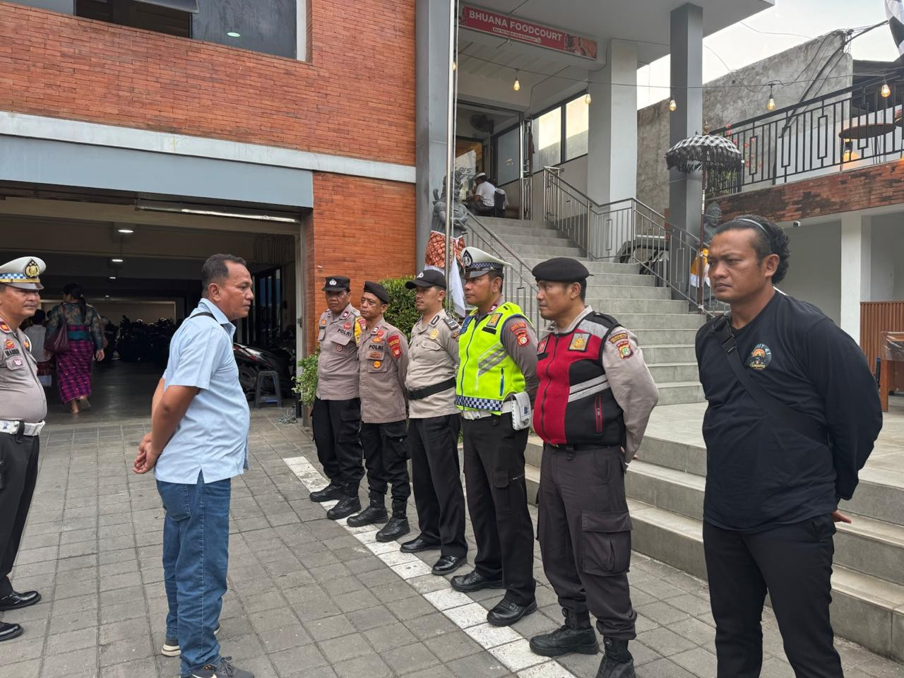 Polri Hadir Jaga Toleransi, Pujawali ke-62 di Bekasi Barat Berlangsung Lancar