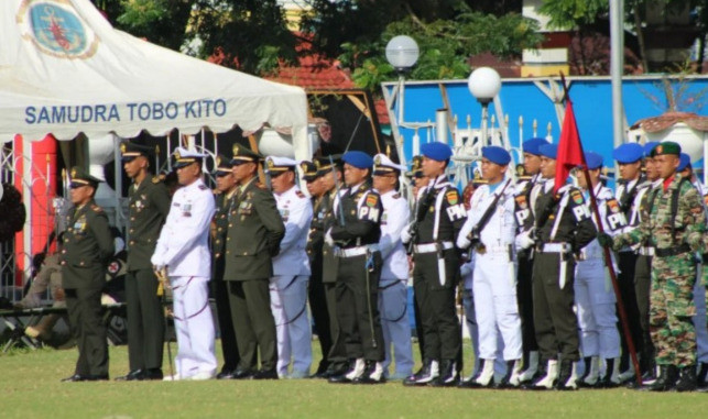 Komandan Beserta Prajurit Lanal Bengkulu Ikuti Upacara Peringatan HUT Ke-80 Tentara Nasional Indonesia Tahun 2025