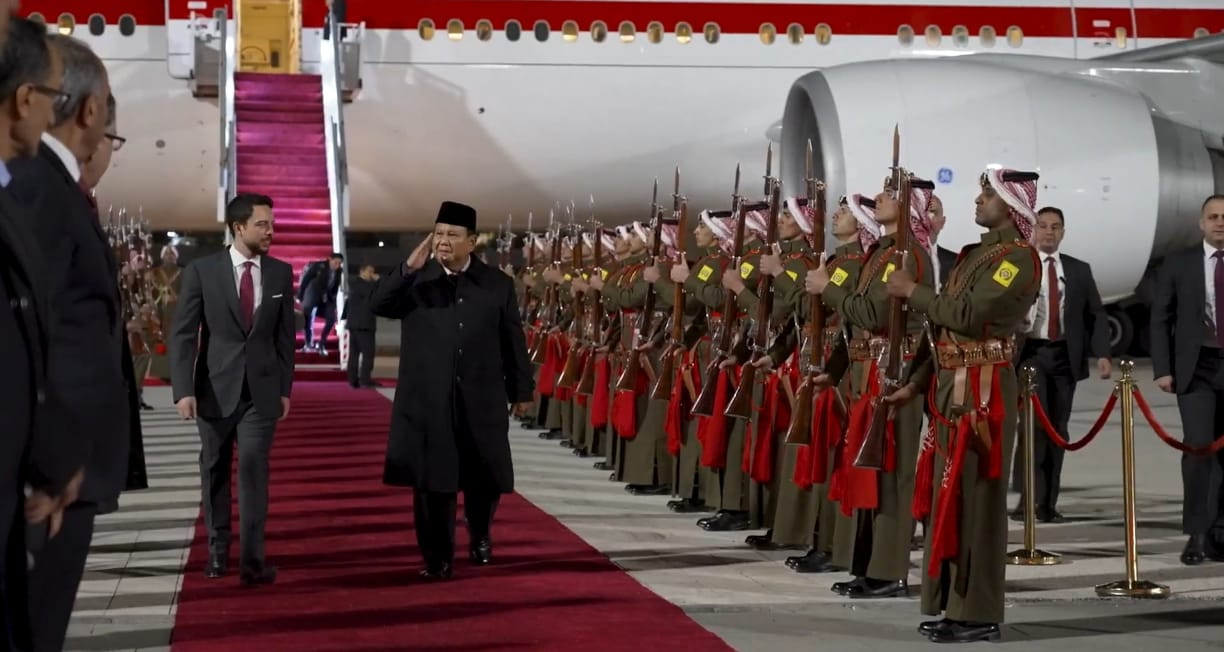 Prabowo Tiba di Yordania, Disambut Jet Tempur F-16 dan Putra Mahkota Kerajaan