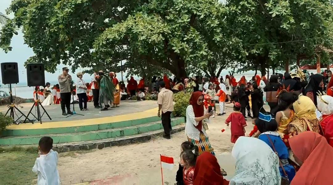 Polsek Kepulauan Seribu Selatan Gelar Karnaval Semarak Kemerdekaan RI ke-80 di Pulau Tidung