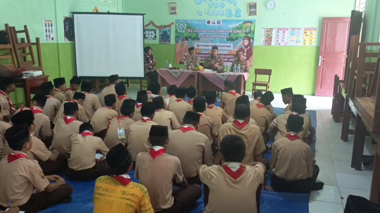 Kapolsek Bekasi Barat Beri Pembekalan Kepemimpinan dan Pesan Kamtibmas kepada Siswa MTs Assyafiiyah 05