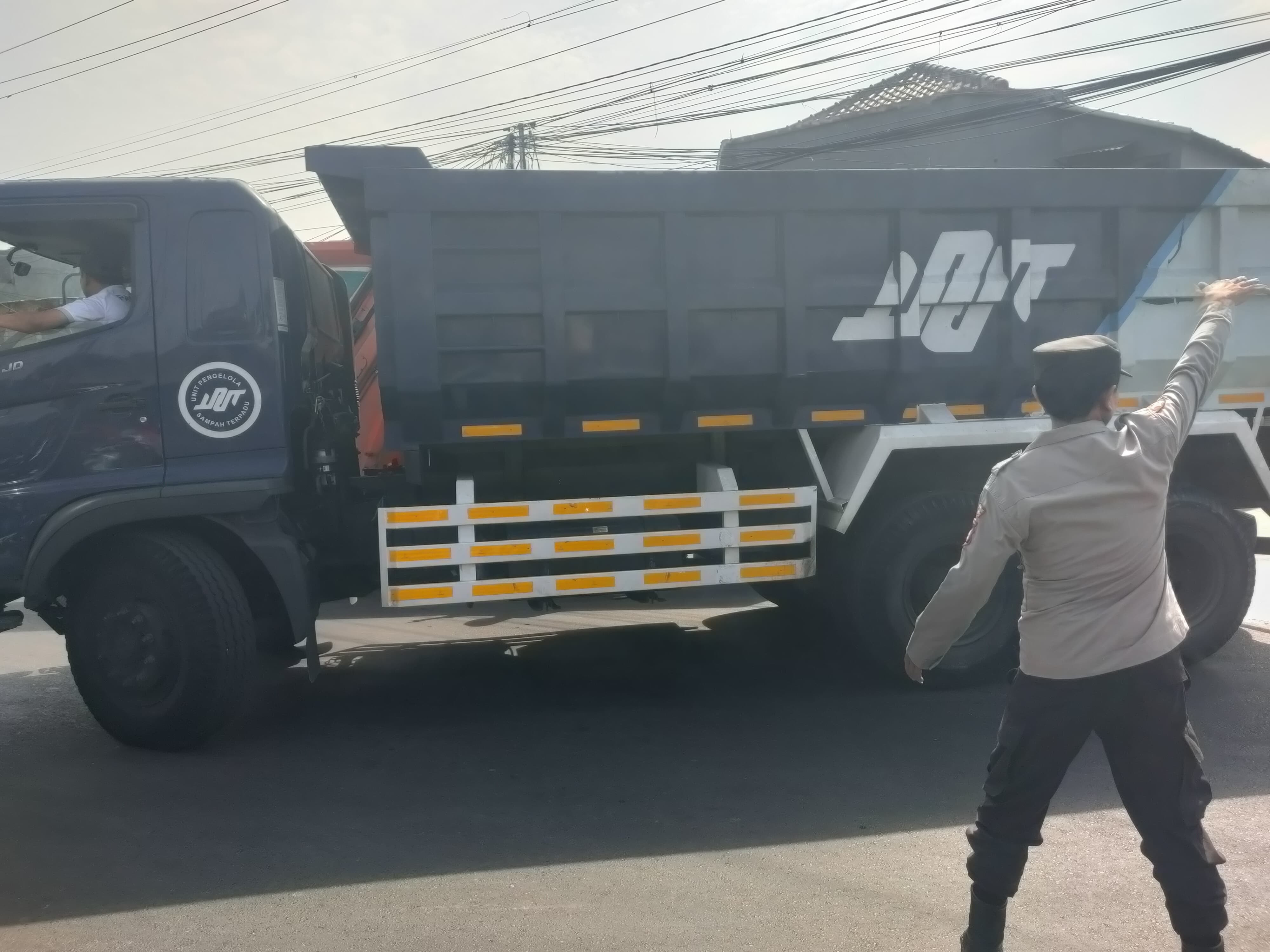 Polsek Bantar Gebang Kawal Keberangkatan Buruh ke Pemkot Bekasi, Tuntut Kenaikan Upah 2026