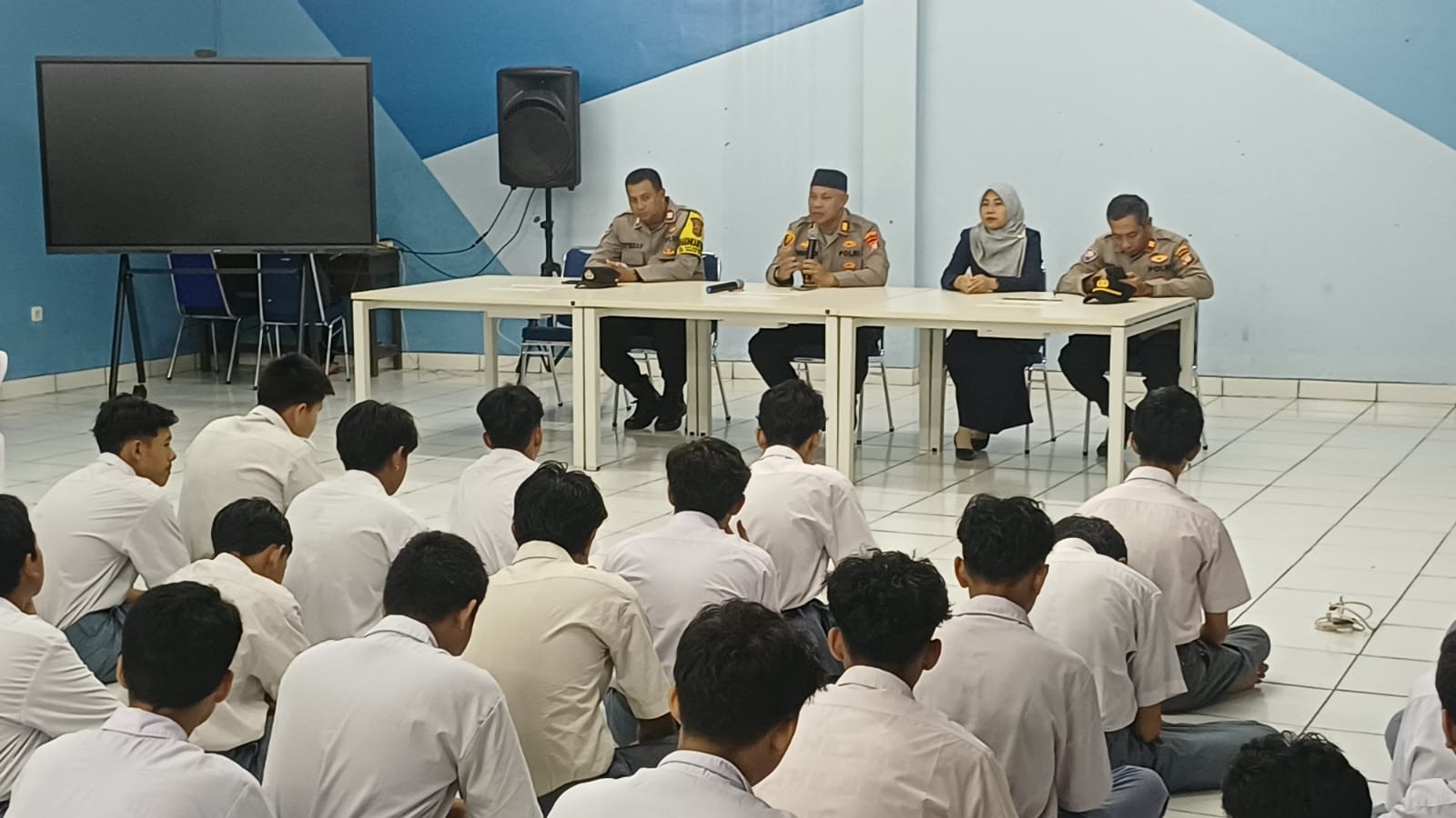 Antisipasi Tawuran Pelajar, Kapolsek Bekasi Barat Gelar Pembinaan di SMK